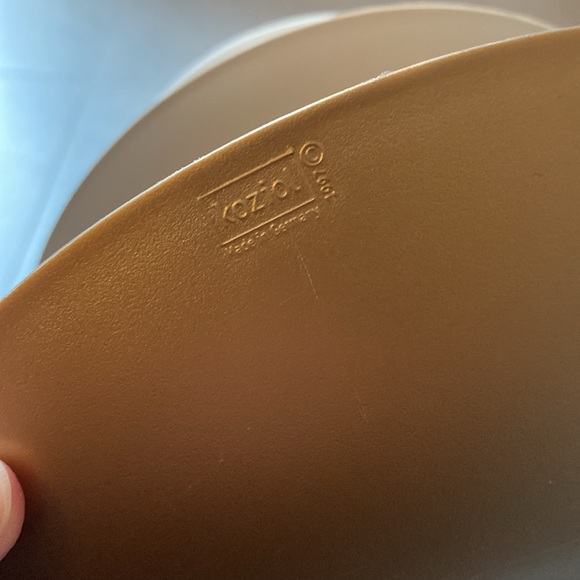 NWOT KOZIOL BABELL LIGHTWEIGHT 3-TIER PLASTIC TRAY GOLD BEIGE AND WHITE - Picture 7 of 8